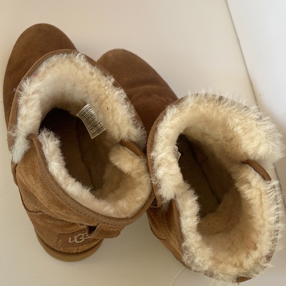 Uggs Corey Chestnut Colod Boots - Picture 7 of 9